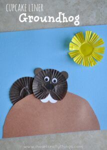 an animal made out of paper on top of a blue background with the words cupcake liner groundhog