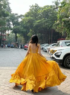 Haldi Dress Aesthetic, Yellow Fashion Aesthetic, Rakshabandhan Outfit Ideas, Floral Maxi Dresses, Haldi Outfit, Stylish Kurtis Design, Long Gown Design