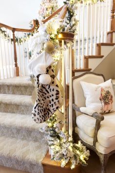 the stairs are decorated with christmas decorations