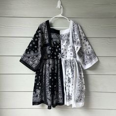 Handmade Bandana Dress Split Half&Half Black&White. 100% Handmade In Houston, Texas Size: Various. I Offer Sizes Up To 5x. Approximate Measurements Of Size L Laying Flat: Pit To Pit: 20”. Pit To Hem: 25”. Shoulder To Hem: 35.5”. Waist: 19.5”. Seen On 5'5” Tall. In Excellent Condition. See Pictures For Full Details. Viscose Dress Summer, Bandana Dress, Estilo Hippy, Vintage Dresses 50s, Estilo Hippie, Clothes Diy, Tie Dye Maxi Dresses, Half And Half, Tie Dye Maxi