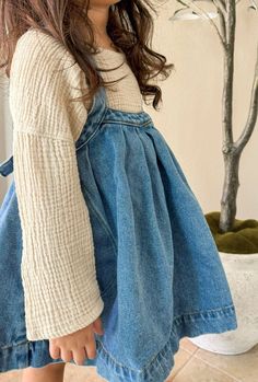 Kids Clothes Photoshoot Ideas, Jeans And White Shirt Family Pictures, Toddler Style Girl, Sew Baby Clothes, Little Kids Outfits, Kids Clothing Ideas, Cute Kid Clothes, Mom And Me Outfits, Korean Kids Fashion