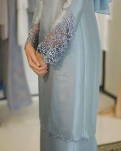 Kurung Moden Design Lace, Shantung Silk Kurung Design, Baju Kurung Modern Style, Shantung Silk Kurung, Design Baju Kurung Fashion, Baju Kurung Fashion, Kurung Lace, Malay Wedding Dress