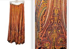 "Fab vintage paisley maxi skirt from the late 60s to early 70s. The print on this is great with the paisley reminiscent of a Victorian wool shawl. The skirt is by New Issues, a division of Jonathan Logan. It is in excellent vintage condition. It has a half zip and button closure in the center back. Material feels like a matte rayon or blend of cotton and rayon. Vintage size 12 but looks a lot smaller so please check measurements against something you own. Measurements: Waist 27\", Hips 42\", Len Jonathan Logan, Vivienne Tam, Print Maxi Skirt, Vintage Paisley, Printed Maxi Skirts, Wool Shawl, Printed Maxi, Vintage 60s, Paisley Print