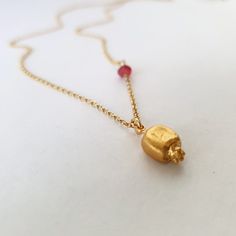 Золотой гранатовый кулон с темно-красным нефритом. Удачи | Etsy Литва Gold Garnet Necklace For Gift, Dainty Gold Ruby Necklace, Red Jade, Clay Inspiration, Luck Charm, Luck Charms, Layered Jewelry, Jade Stone, Metal Clay