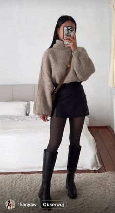 Vinter Mode Outfits, Modele Fitness, Rok Mini, Looks Pinterest, Winter Fashion Outfits Casual, Paris Mode, Cold Outfits, Paris Outfits, Skirt Mini