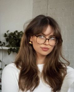 Ginger Hairstyles, Women Haircut, Female Hairstyles, Rambut Brunette, Glasses Inspiration, Styles Women, Long Hair With Bangs, Penteado Cabelo Curto