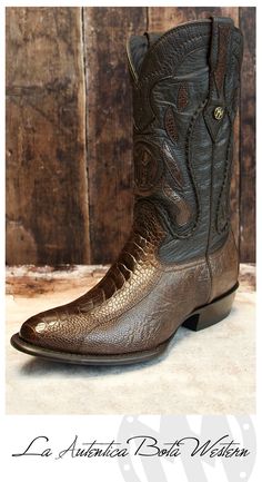 Cada detalle refleja nuestra calidad. #Boots #rodeo #vaqueros #westernstyle #botasdehombre #botasvaqueras Tims Boots, Insulated Work Boots, Half Shoes, Mens Cowboy, Mens Cowboy Boots, Harness Boots