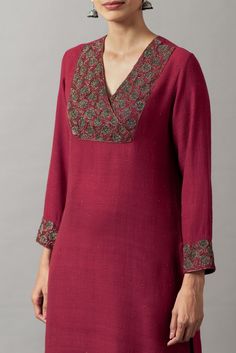 Velvet Kurta, Silk Kurti Designs, Kurti Sleeves Design, New Kurti Designs, Kurta Patterns, Churidar Designs