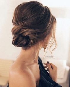 coiffure tendance femme hiver #hairstyles Sanggul Modern, Hairstyle Inspiration, Updos For Medium Length Hair, Wedding Hairstyle, فستان سهرة