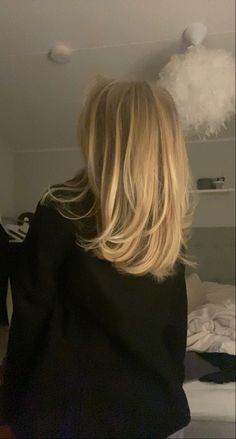 Mid Length Hair With Layers Not Styled, Medium Length Bleach Blonde Hair, Hairstyle For Wedding Party, Middle Length Hair, Tutorial Hairstyles, Styles For Long Hair, Medium Blonde Hair