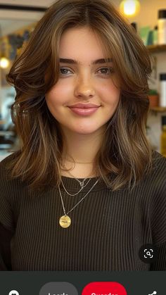 Shaping Round Face Hair, Face Framing Layers Medium Round Face, Face Framing Layers Short Hair Wavy, Face Framing Round Layers, Haircut For Medium Length Hair Round Face, Short Hair With Long Layers And Face Framing, Round Big Face Haircuts, Short Hair For Long Round Face, Face Opening Haircuts