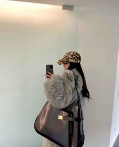 Womens Winter Streetwear Fashion, 2016 Instagram Aesthetic, Fur Coat Outfit Dressy, Winter Fits Baddie, Super Rich Kids, Wallpapers Images, Rich Kids