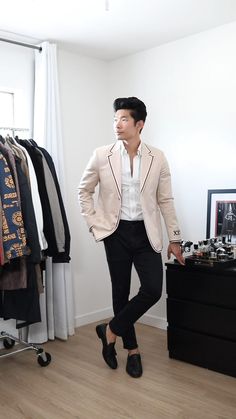 Asian male gets ready and puts on a full outfit piece by piece. First he puts on black suit pants, a white dress shirt, black leather tassel loafers, a tan Gucci blazer, a black Omega watch, and Tom Ford Fragrance. Asian Men's Hairstyles, Men's Summer Style, Tom Ford Fragrance, Dapper Gentleman Style, Hip Mobility Exercises, Men's Short Hair, Preppy Style Summer, Mens Fashion Summer, Asian Fashion