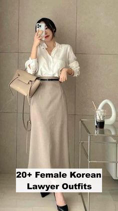 Chic and professional female Korean lawyer outfits that blend style and confidence. Discover the perfect looks for a powerful impression. Office Wear Outfit, Smart Casual Women Outfits, Chique Outfit, Casual Office Wear, Office Outfits Women, Classy Work Outfits, Stylish Work Outfits