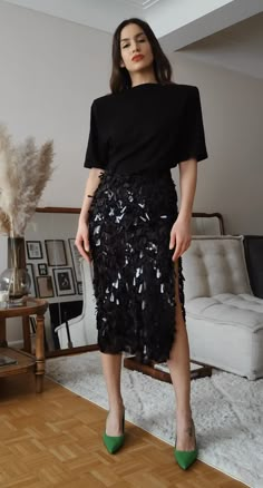 Christmas Dinner Outfit, Sequin Skirt Outfit, Office Party Outfits, Sequin Midi Skirt, Christmas Party Outfit, Eve Outfit, Cooler Look, New Years Eve Outfits, Looks Street Style