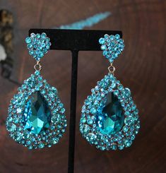 This Pendientes chandelier item by DesertRoseDesigns10 has 470 favorites from Etsy shoppers. Ships from Estados Unidos. Listed on 21 mar 2023 Blue Prom Earrings, Silver Prom Jewelry, Chandelier Jewelry, Teal Jewelry, Teal Bracelet, Gorgeous Animals, Pageant Earrings, Queen Earrings, Teal Earrings