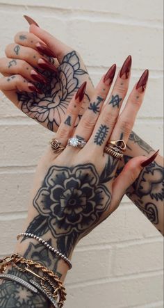 Boho Goth Nails, Gothic Pedicure Ideas, Natural Goth Nails, Stevie Nicks Nail Ideas, Moody Almond Nails, Goth Nail Inspiration, Cool Long Nails, Nail Ideas Pointy, Moody Wedding Nails