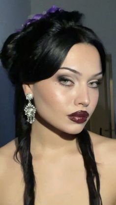 Smudgy Eye Makeup, Vamp Makeup, Neutral Eye Shadow, Overlined Lips, Vampy Makeup, Dark Makeup Looks, Romantic Makeup, Vampire Makeup