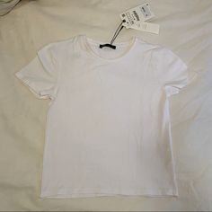 Nwt Never Worn Size Xs White Fitted T-shirt For Spring, Everyday Fitted White T-shirt, White Fitted Everyday T-shirt, White Fitted Casual T-shirt, Basic White Zara T-shirt, Zara Fitted Cotton T-shirt, Basic Fitted Zara T-shirt, Zara Fitted Crew Neck T-shirt, Basic Everyday Zara T-shirt