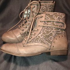 Nwt Taupe Flower Accented Combat Boots < Same Day Ship> Falls Creek, Moto Boots, Combat Boots, Size 7, Women Shoes, Boots, Women Shopping, Color