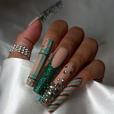 Indulge in luxury this holiday season with our Green Glitz press on nails. The extra long length and square shape add a touch of sophistication, while the festive plaid print and candy cane stripes bring a playful charm. The vibrant green color will make your nails stand out at any holiday event. __________________ •100% Handmade nails made by our in-house nail techs • Reusable, with up to 4 weeks of wear • Gel-coated to prevent polish chipping and to maximize durability __________________ These Holiday Nails Green, Short Nails Christmas, Nails New Year, Nails Xmas, New Year Nails, Green Candy Canes, Custom Nails, Plaid Nails, Sweater Nails