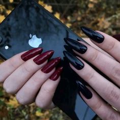 Goth Nails Grunge, Black And Red Nails, Winter Nail Art Designs, Nails Grunge, Hard Gel Nails, Purple Acrylic Nails, Nails Purple, Gothic Nails, Purple Acrylic