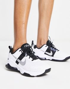 Women Athletic Shoes, Womens Tennis Shoes Fashion, Black And White Nike Shoes, Air Max 90s, Nike Branding, Nike Waffle, Nike Workout