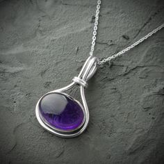 Beautiful sterling silver brand new Rios London pendant necklace with a natural purple amethyst 𝐊𝐞𝐲 𝐅𝐞𝐚𝐭𝐮𝐫𝐞𝐬: * Genuine Handmade 925 Solid Sterling Silver * 925 Hallmarked Polished Finish * 925 Sterling Silver Chain (if Selected) * Natural Purple Amethyst Gemstone * Pendant Drop: 22mm Matching earrings are available at the following link: https://rioslondon.etsy.com/uk/listing/1756711504/925-sterling-silver-natural-amethyst 𝐖𝐡𝐲 𝐂𝐡𝐨𝐨𝐬𝐞 𝐑𝐢𝐨𝐬 𝐋𝐨𝐧𝐝𝐨𝐧: 🤝 Handmade with c Purple Amethyst Oval Pendant Jewelry, Oval Amethyst Cabochon Necklace, Amethyst Oval Pendant Jewelry Gift, Amethyst Cabochon Necklace For Gift, Purple Cabochon Necklace For Gift, Purple Oval Cabochon Gemstone Jewelry, Purple Oval Cabochon Necklaces, Purple Oval Cabochon Necklace, Purple Sterling Silver Oval Pendant Necklace