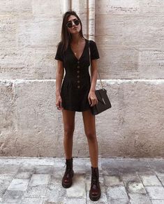 First Date Outfit Casual Summer, Jadon Docs, Doc Outfits, Spring Outfits For Teen Girls, Converse Outfits, Doc Martens Outfit, Gaun Fashion, Cute Spring Outfits, Black Short Dress