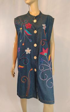 Women's Dress Embroidered Colorful Floral Excellent Condition Vintage Size XL by INDIGO MOON Beautiful 100% Cotton blue denim with gorgeous colorful embroidered floral design, sleeveless, cool carved beige large buttons down front, wear open or closed, side slits, high quality fabric. Excellent condition! High quality. REALLY NICE! Easy to wear casual chic vintage for the disco sporting life. MEASUREMENTS: Length - 39" Bust (underarms to underarms)  - 25.5"x2 Sleeve (shoulder to cuff) - 0" Waist Womens Boho Dresses, Denim Crafts, Large Buttons, Chic Vintage, Floral Sleeveless, Dress 100, Vintage Chic, Dress Clothes For Women, Boho Dress