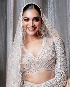 90 Models, 33rd Anniversary, Ramp Walk, Indian Dresses For Women, Indian Wedding Gowns, Indian Outfits Lehenga, Deepika Padukone Style, Wedding Blouse Designs, Bollywood Outfits