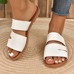 Eco-Friendly Bohemian Flat Casual Flip-Flop Sandals Bohemian Shoes, Dress Flip Flops, Color Shoes, Womens Gladiator Sandals, Slippers Pattern, Chic Type, Wide Fit Shoes, Womens Summer Shoes, Mini Robes