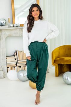 Everything Has Changed Hunter Green Satin Joggers – Pink Lily Green Satin Pants Outfit, Velvet Joggers Outfit, Silky Pants Outfit, Satin Pants Outfit Casual, Satin Joggers Outfit, Black Satin Pants Outfit, Teal Pants Outfit, Satin Pants Outfit, Nye Party Outfit