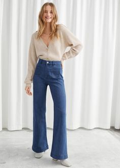 Flare Jeans Outfit, Flamboyant Natural, Black Bootcut Jeans, Jeans Outfit Women, Jean Flare, French Girls, Outfit Jeans, Pretty Blouses