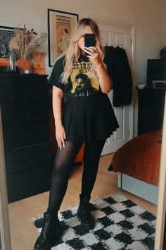 Curvy Outfits Grunge, Colorful Curvy Outfits, Kpop Concert Outfit Ideas Plus Size, Look Show Rock, Plus Size Rock Concert Outfit, Ghost Concert Outfit, Rock Show Outfit, Rock Concert Outfit Plus Size