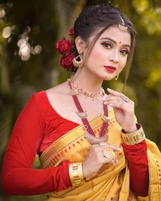 Bridal Shoot Poses, Assamese Girl, Wedding Photo Studio, Shoot Poses, Cute Couple Dancing, Best Poses For Men