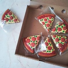 Пряник-пицца Pizza Cookies, Cookie Pizza, Cookies N Cream Cookies, Cute Birthday Cakes, Fair Food Recipes, Cookie Molds, Icing Cookies, Royal Icing Cookies, Cake Inspiration