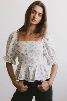 Square neck top in white Peplum Top Outfits, Peplum Design, Ditsy Floral Top, Ditsy Floral Pattern, Emma Style, Peplum Designs, Maxi Outfits, Floral Peplum Top, Dressy Shirts