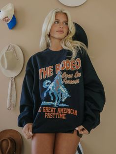 This sweatshirt is giving vintage Garth Brooks and we are here for it! This western black pullover is the American pastime you need! Style this for a winter or summer concert and don't forget the Stetson! -Fits slightly oversized -50% Cotton 50% Polyester Merch Stand, Rodeo Poster, Garth Brooks, Black Pullover, Summer Concert, Black Sweatshirt, Cozy Sweatshirts, Printed Sweatshirts, Rodeo