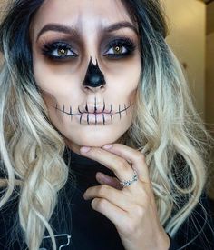 Half Skeleton Face, Makijaż Sugar Skull, Skeleton Face Makeup, Makeup Karakter, Make Up Diy, Makeup Zombie