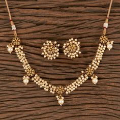 South Indian Bridal Traditional with matte gold plating Necklace Set with Earrings. Temple choker set. Gorgeous 24 K gold plated. This Necklace set comes in a beautiful gift box, making it an ideal gift for birthdays, weddings or anniversaries. Occasion: Perfect choice for any Indian occasion. Care: It is advisable that you keep products away from direct heat, humidity, and moisture. It is best to preserve your jewelry in the bag/box provided with the package. 100% Satisfaction Guarantee, Highes Guttapusalu Necklace Gold, Gold Choker Necklace Indian, Choker Necklace Indian, Guttapusalu Necklace, Amrapali Jewellery, Matte Gold Necklace, Indian Choker Necklace, Sabyasachi Jewellery, Delicate Gold Necklace