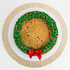 Christmas Wreath Cookie Cake - Sweet E's Bake Shop - The Cake Shop Christmas Cookie Cake Design, Christmas Cookie Cakes, Thanksgiving Cookie Cake, Great American Cookie Cake, Cookie Cake Decorating Ideas, Christmas Chocolate Chip Cookies, Cookie Wreath, Green Buttercream, Classic Chocolate Chip Cookies Recipe