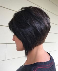 Medium Stacked Haircuts, Bob Haircut Back View, Stacked Hairstyles, Short Stacked Haircuts, Inverted Bob Short, Haircuts Women, Kort Bob, Inverted Long Bob, Inverted Bob Haircuts