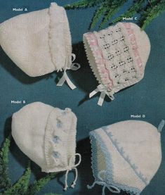 three knitted baby hats with lace trims and bows on the sides, all in different sizes