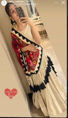 Navratri Dupatta Designs, Gujarati Outfits, A Line Kurti Designs, Choli Navratri, Different Types Of Dresses, Indian Bridesmaid Dresses