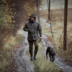 The Deerhunter Pro-Gamekeeper jacket is 100% waterproof and breathable and is made for professionals. The jacket comes with a 100% wind, waterproof and breathable Deer-Tex® Performance Shell membrane with a five-year warranty. The jacket also contains many useful pockets and details. Hunting Clothes Mens, Hunting Outfit For Men, Hunt Aesthetic, Outdoorsman Style, Mens Outdoor Style, Hunting Aesthetic, Hunting Man, Outdoorsmen Style, Hunting Outfit