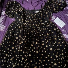 Unique Vintage Glitter Star Babydoll Puff Sleeve Dress- Size Small/4- Bnwt. Black With Gold Glitter Stars. Runs Small So Could Also Fit An Xs. Perfect For New Year’s! Star Print Dress For Party Season, Party Mini Dress With Star Print, Cute Black Mini Dress For Party, Cute Black Dress For Night Out, Unique Vintage Dresses, Gold Glitter Stars, Dresses Unique, Glitter Stars, Puffed Sleeves Dress