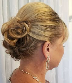 30 Gorgeous Mother of the Bride Hairstyles Mother Of Bride Hairstyles, Mother Of Bride Hair, Mother Of The Bride Hairdos, Mob Hair, Mother Of The Bride Hairstyles, Mother Of The Groom Hairstyles, Couple Tattoos Unique Meaningful, Hair For Wedding, Short Hairstyle Women