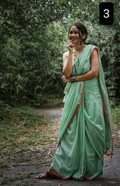 Description : Handloom Traditional Pure CottonSaree. Synonymous with Bengal cotton handlooms, tant (or taant, tat, taat) sarees are among the most popular sarees worn by the women of West Bengal and Bangladesh. Their light, airy texture makes them especially suited for the warm and humid summers of this region. Tant sarees are characterized by a thick border, a decorative pallav and are wovenwith a variety of floral, paisley and other artistic motifs. Weaving Technique : Bundles of cotton thread Light Saree, Royal Blue Saree, Saree Cotton, Saree Floral, Khadi Saree, Lace Saree, Indian Blouse, Casual Saree