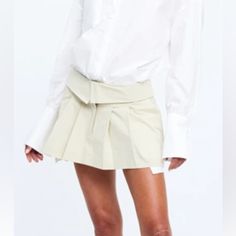 True To Size. Envelope-Style Waistband. Low-Rise. Model Is A Standard Xs And Is Wearing Size Xs. Pleated. Exposed Pocket Detail. Side Pockets. Zipper And Clasp Closure. Cotton. Hit Refresh On Your New Season Wardrobe With The Lioness Utility Mini Skirt. Featuring An Envelope-Style Waistband And Low-Rise Fit. Style With A Crop Top For All The Likes. Elegant Summer Skort With Belt Loops, Elegant Skort With Belt Loops For Spring, Elegant Spring Skort With Belt Loops, Chic Spring Skort With Belt Loops, Belt Loops Skirt For Spring Day Out, White Mini Skirt With Belt Loops For Spring, Spring Skirt With Belt Loops For Day Out, Elegant Belted Skort For Spring, Chic Beige Short Mini Skirt